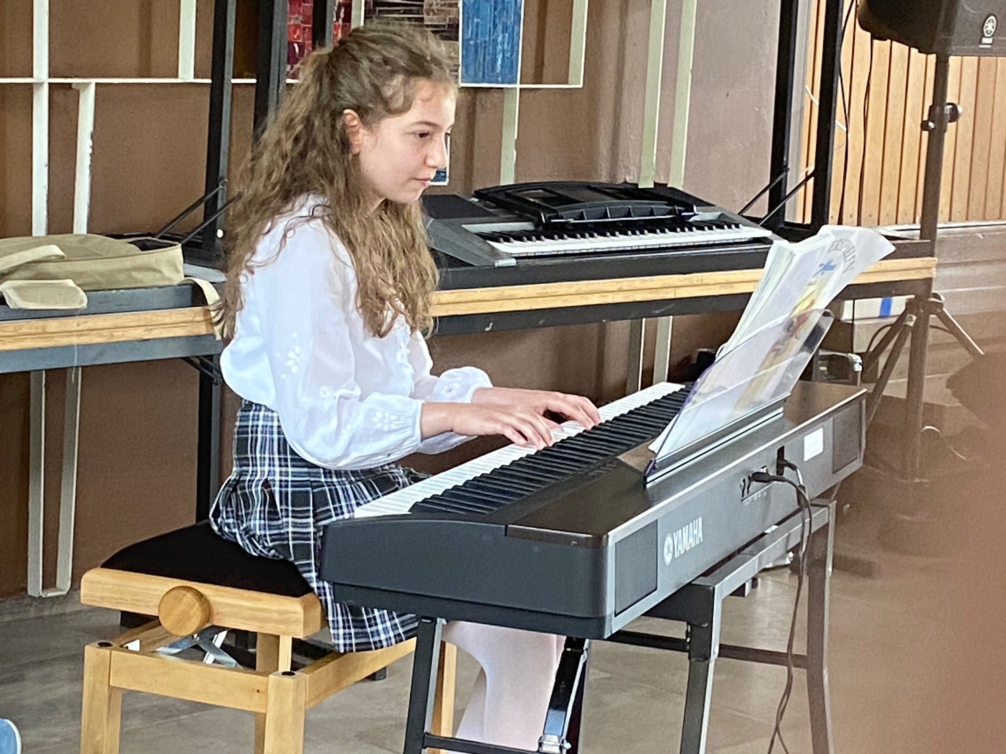 Schülerin der Kreismusikschule beim Konzert in der Stadthalle Osterode