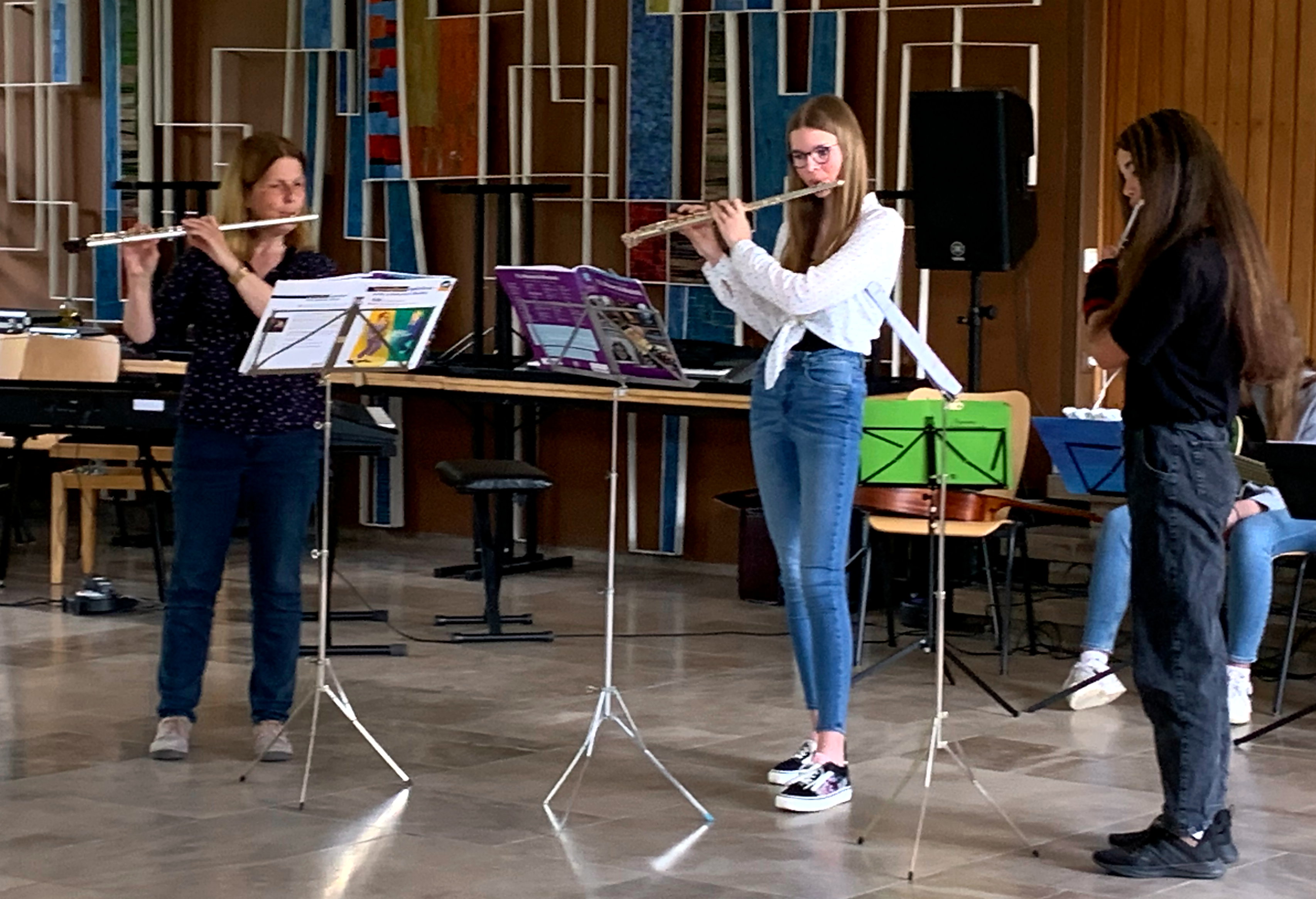 Querflötengruppe beim Konzert der Kreismusikschule Göttingen, Osterode