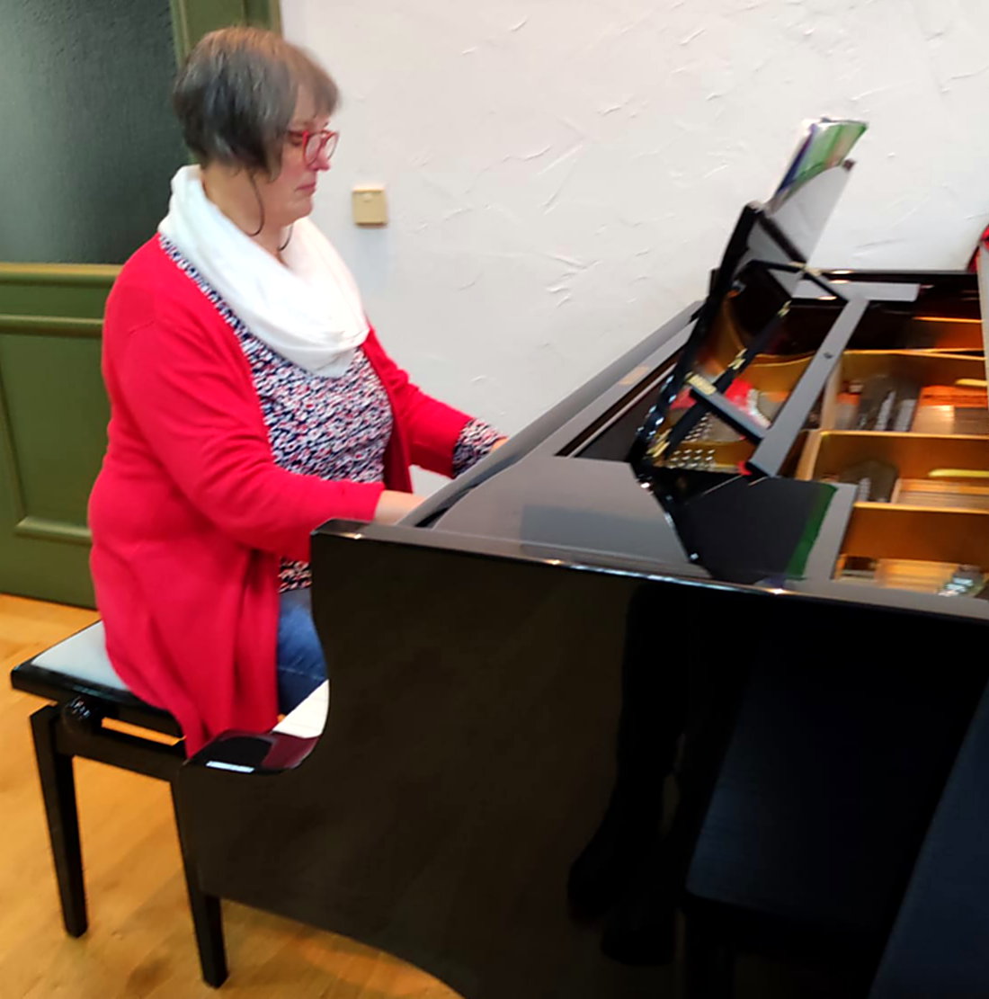 Klavierspiel beim Konzert lyrisches Rathaus Osterode der Kreismusikschule Göttingen