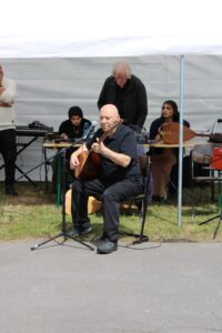 Gitarrist beim Frühlingsfest des Türkisch Islamischen Verein in Osterode