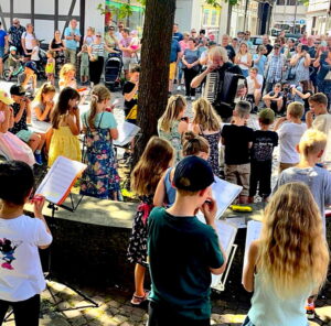 Schülerinnen und Schüler der Kreismusikschule Osterode bei der Straßenmusik